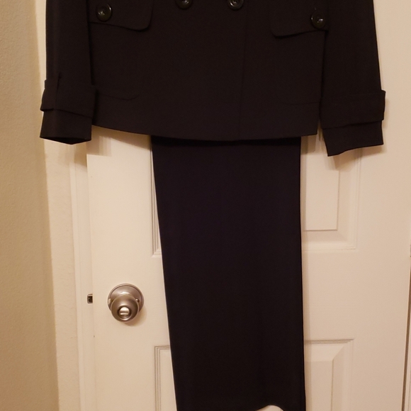 Suit - Picture 3 of 4